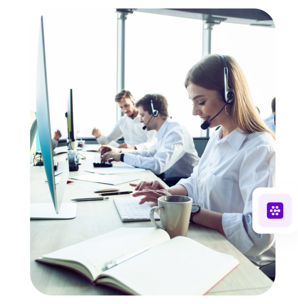 Serviceteam arbeitet mit professioneller Business-Telefonie